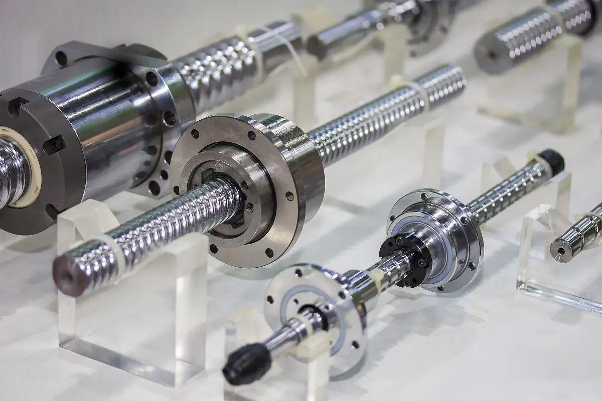 直線軸承可以旋轉(zhuǎn)嗎?